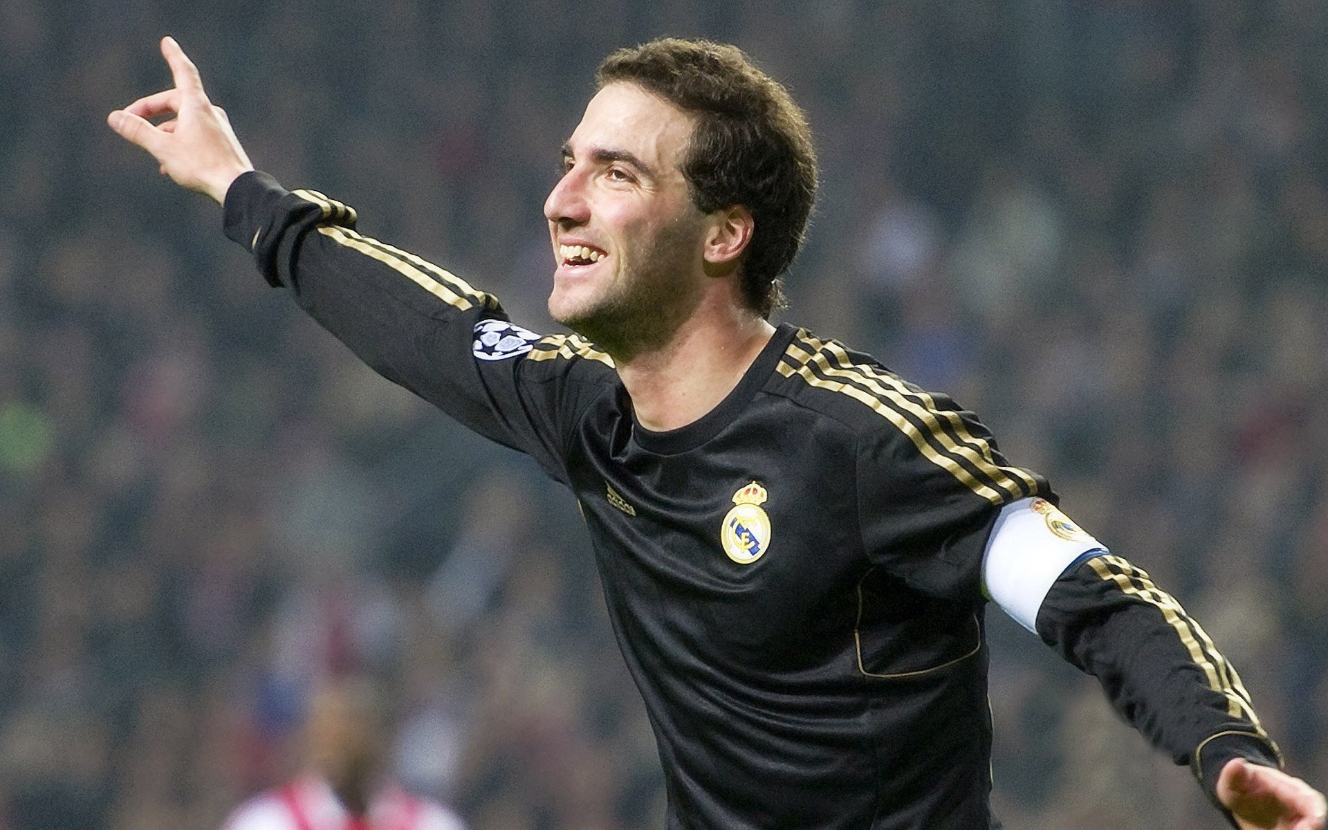 开云官方网页登录-PSG客场挑战皇家马德里，谁将成功晋级？，pes2018皇家马德里在哪