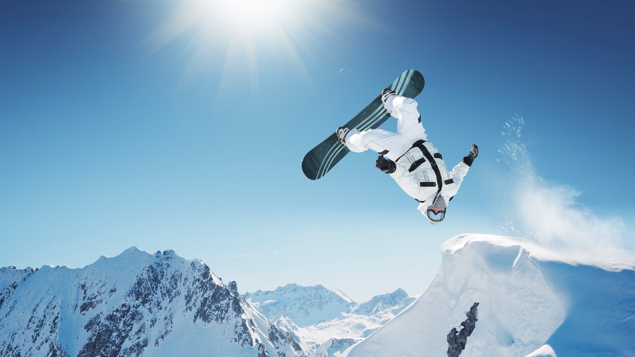 比赛现场:运动员与观众的互动盛宴,运动员比赛场景